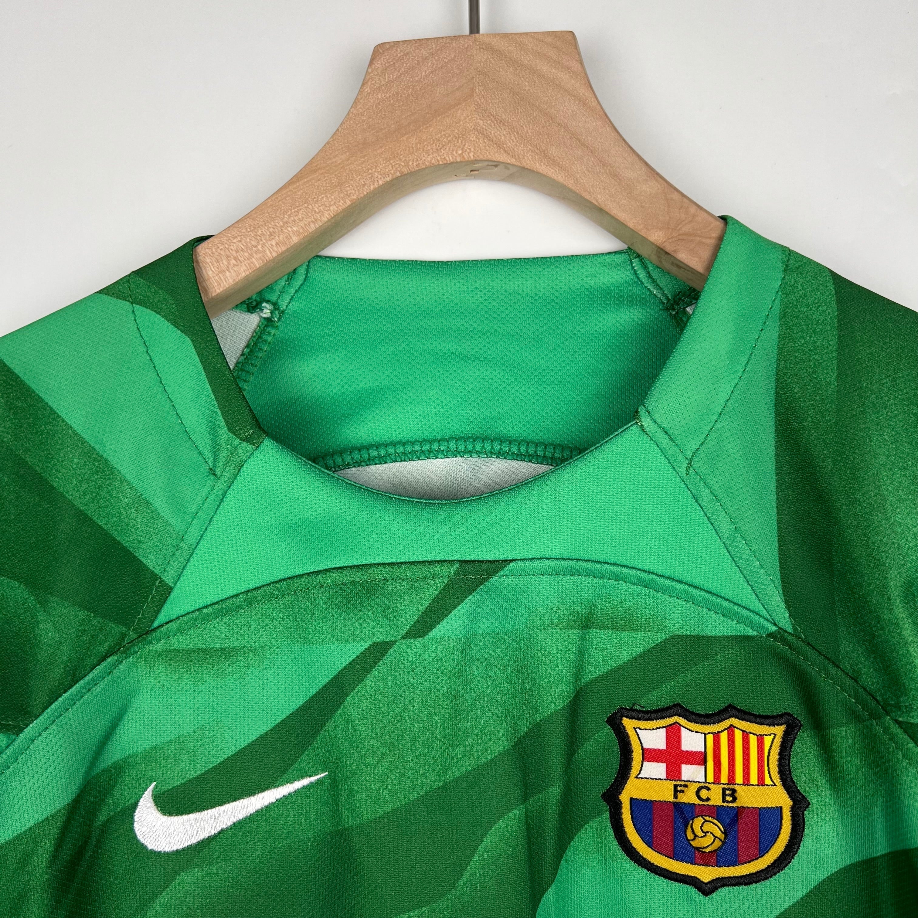 BARCELONA GOALKEEPER/GOALKEEPER I 23/24 KIDS KIT