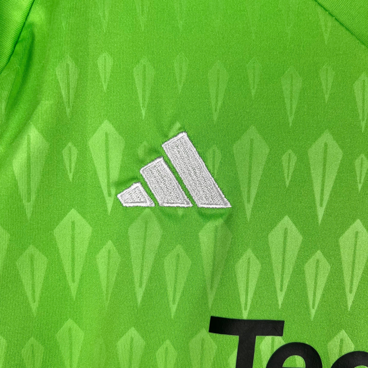 MANCHESTER UNITED GOALKEEPER I 23/24 KIDS KIT