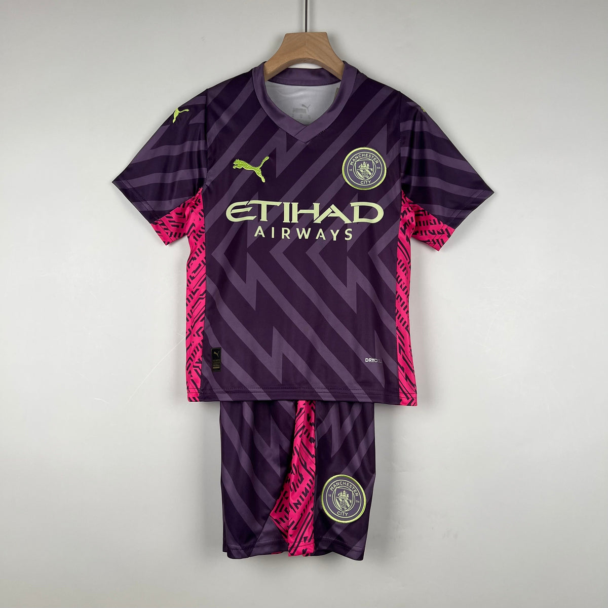 MANCHESTER CITY III GOALKEEPER/GOALKEEPER 23/24 KIDS KIT