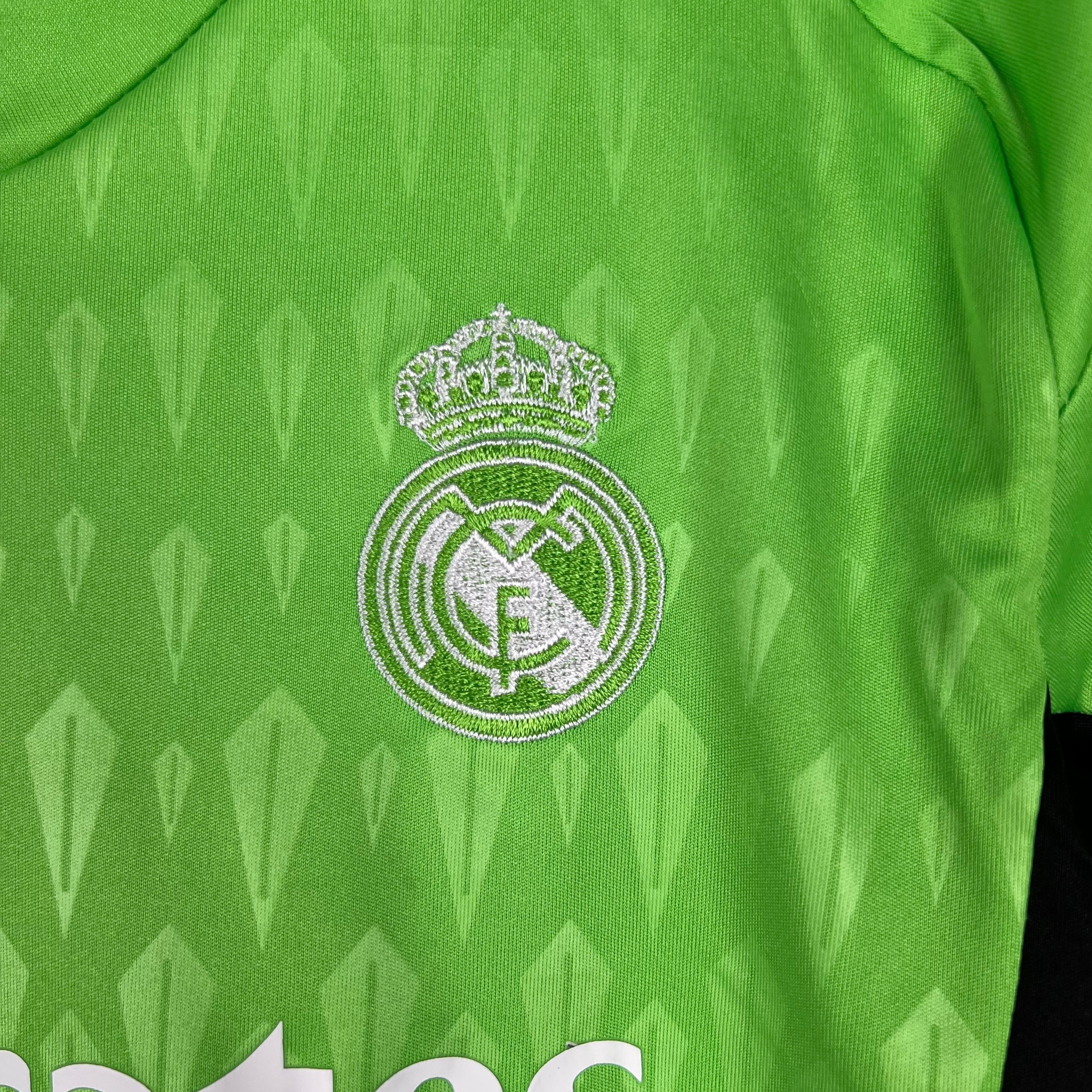 REAL MADRID GOALKEEPER/GOALKEEPER I 23/24 KIDS KIT