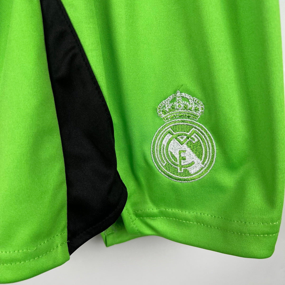 REAL MADRID GOALKEEPER/GOALKEEPER I 23/24 KIDS KIT